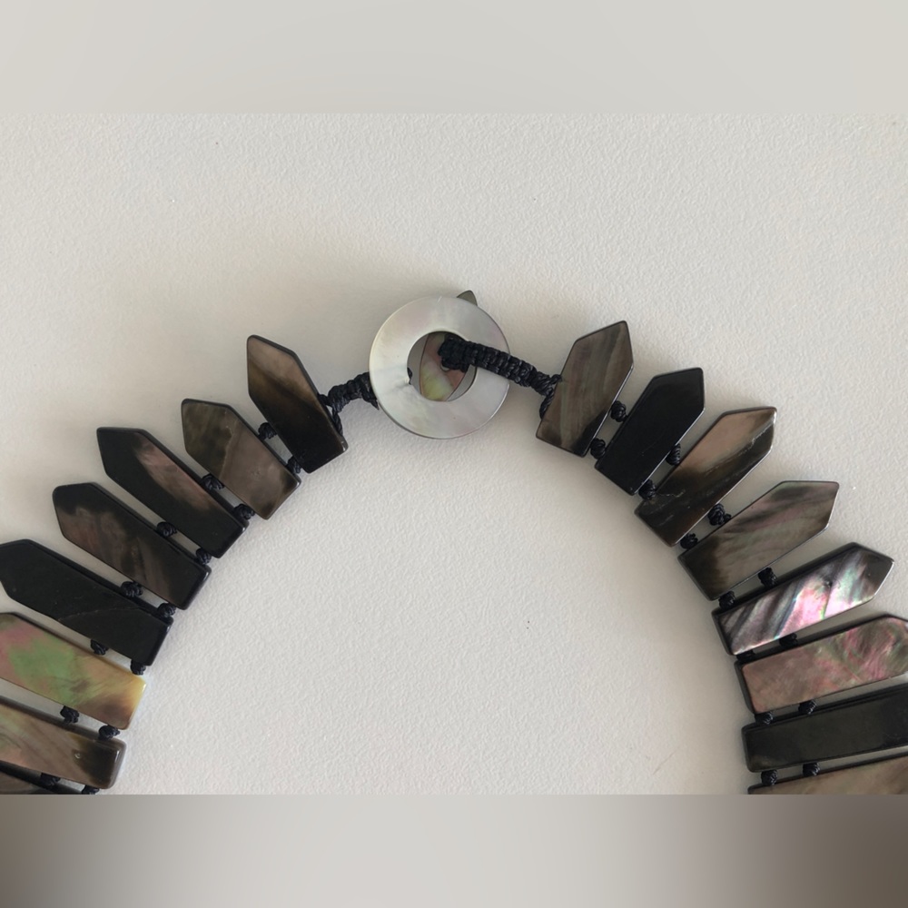 Reversible Shell Necklace - Picture 3 of 8